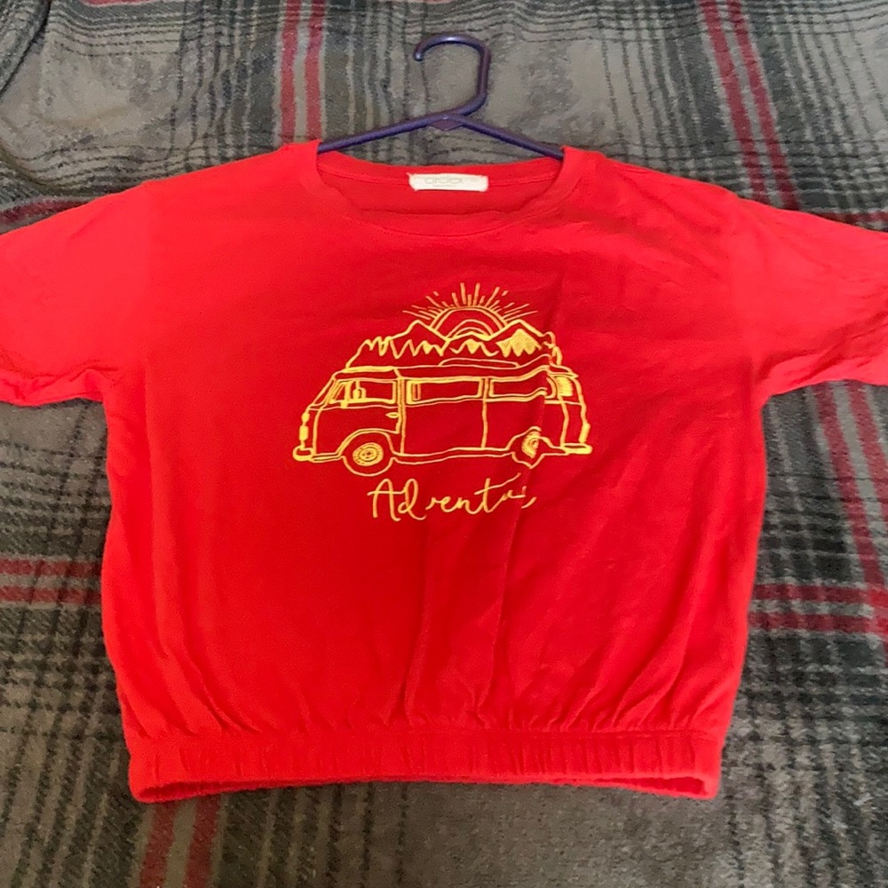 Cropped adventure shirt